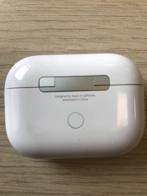 AirPods in Pairing mode to connect it to Lg TV